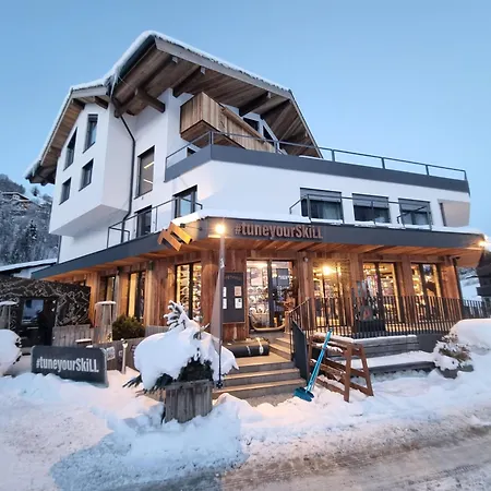Skill Mountain - Und Bike Im Sommer Mit Joker Card Hostel *