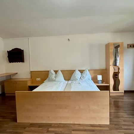 Skill Mountain - Und Bike Im Sommer Mit Joker Card Hostel *