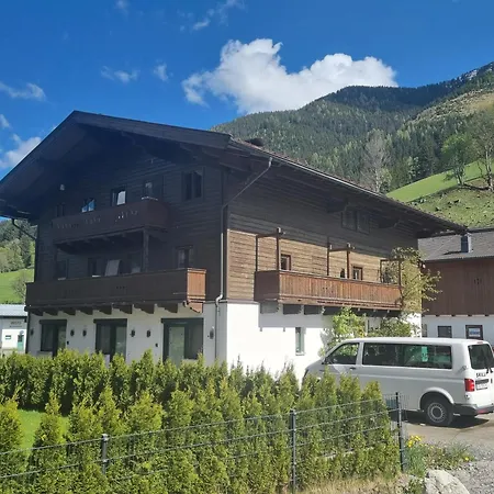Skill Mountain - Und Bike Im Sommer Mit Joker Card Hostel *