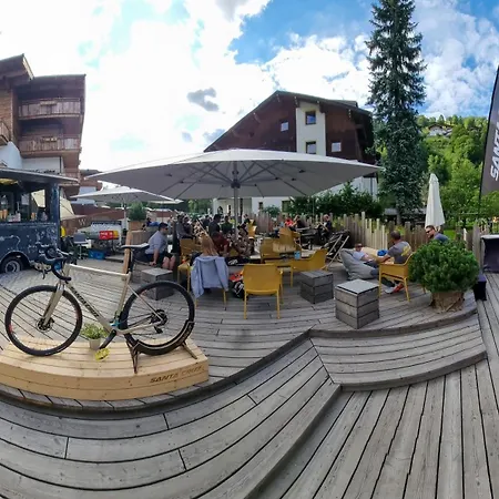 Skill Mountain - Und Bike Im Sommer Mit Joker Card 호스텔 잘바흐 힌터글렘