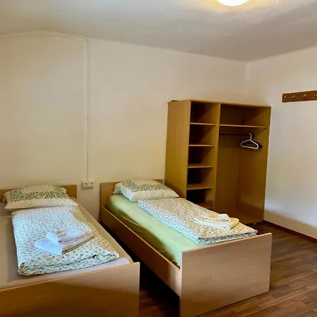 Skill Mountain - Und Bike Im Sommer Mit Joker Card Hostel *