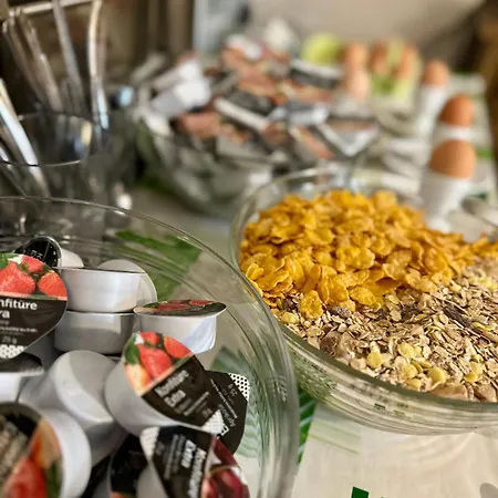 Skill Mountain - Und Bike Im Sommer Mit Joker Card Hostal *