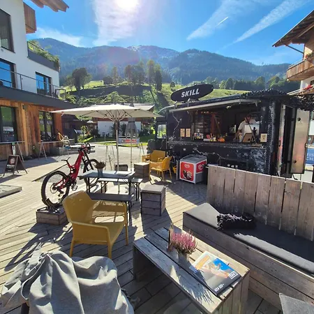 Skill Mountain - Und Bike Im Sommer Mit Joker Card Hostel