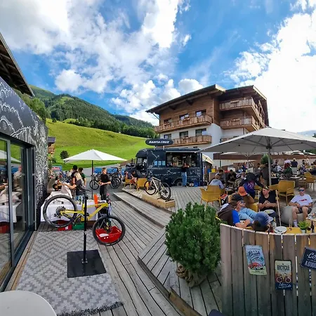 Skill Mountain - Und Bike Im Sommer Mit Joker Card Hostel Saalbach-Hinterglemm