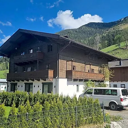 Skill Mountain - Und Bike Im Sommer Mit Joker Card Hostel Σάαλμπαχ-Χίντεργκλεμ