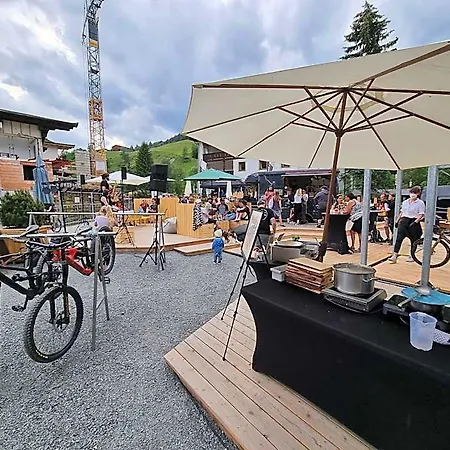 Skill Mountain - Und Bike Im Sommer Mit Joker Card Hostel *